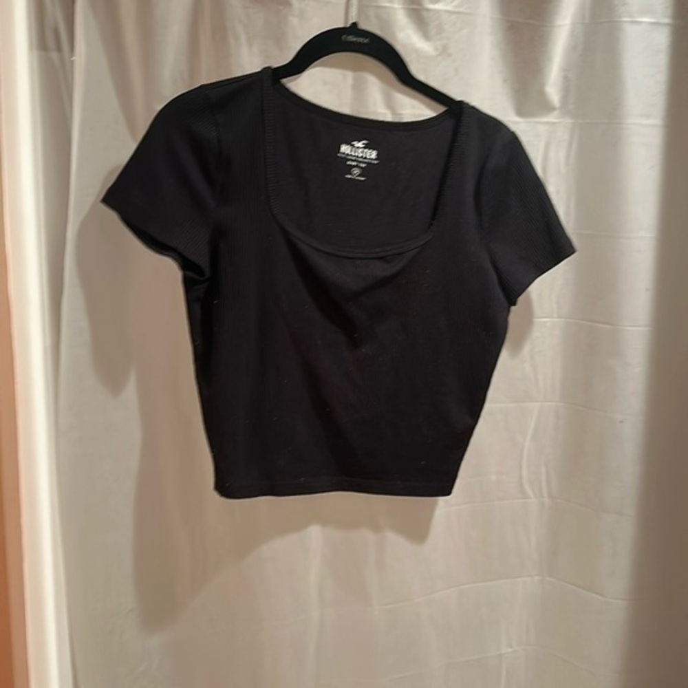Hollister women’s ribbed short sleeved black shirt Size M